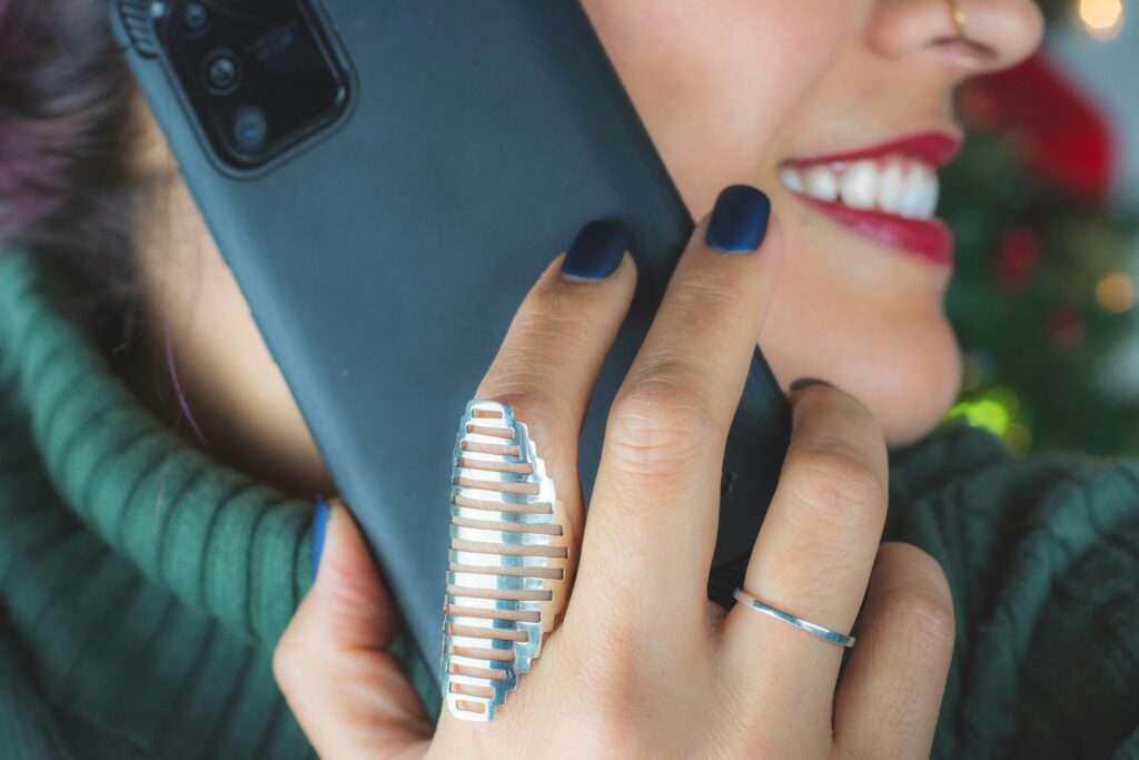Seksi adresar pričanje na telefonu
