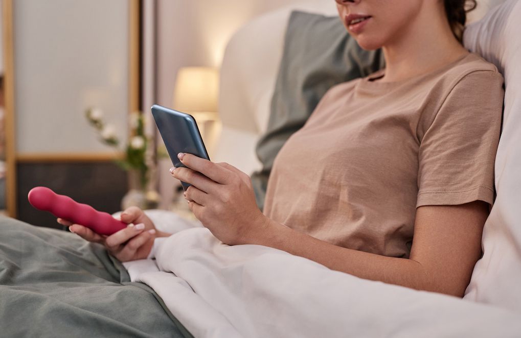 flertovanje preko sms dildo