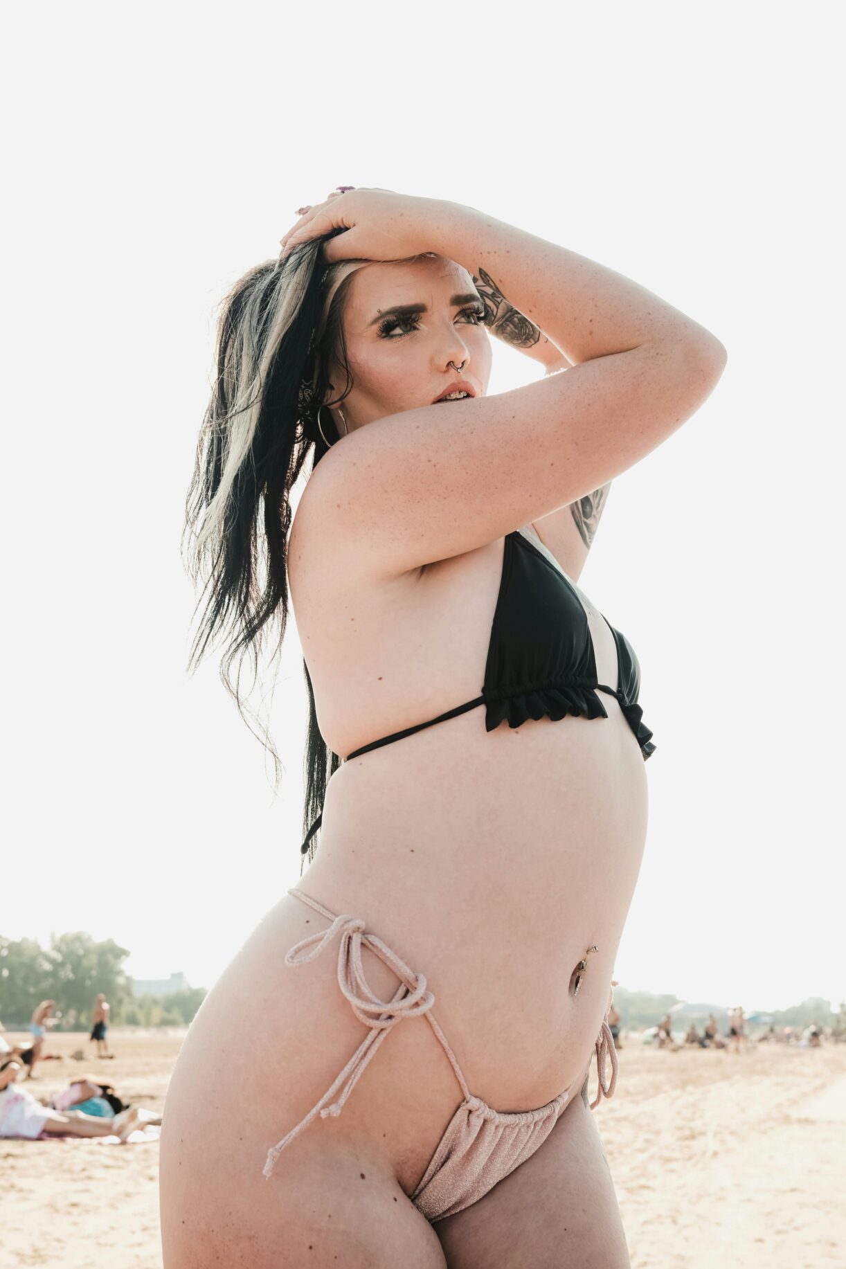 svršavanje na sise bucka na plaži