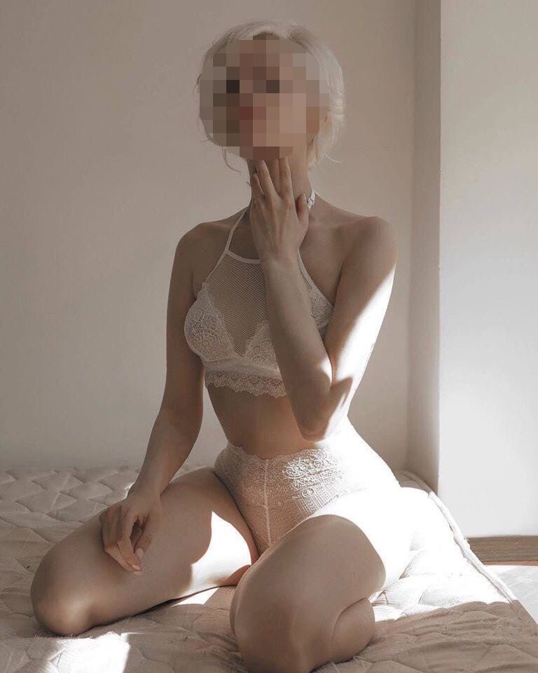 seksi mrsava devojka